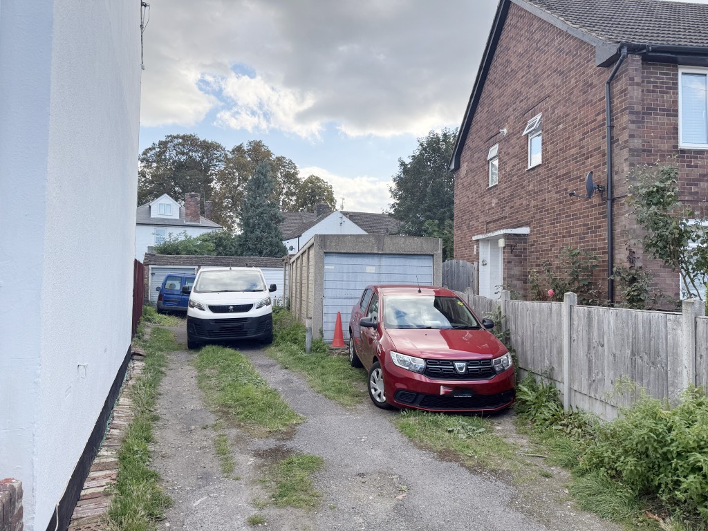 Lot: 10 - COMPOUND OF SEVEN GARAGES CLOSE TO TOWN CENTRE - Front View of Garage Compound